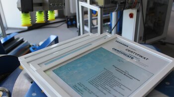 Certyfikaty ukończenia szkolenia z zakresu programowania robotów Yaskawa | © Yaskawa Polska